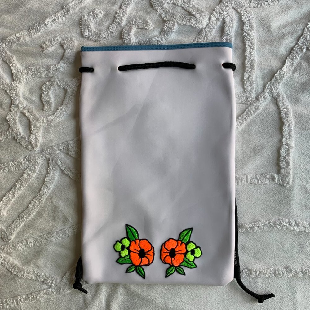 Triangl Drawstring Swim Bag (OS) Beach / Travel - Picture 1 of 3